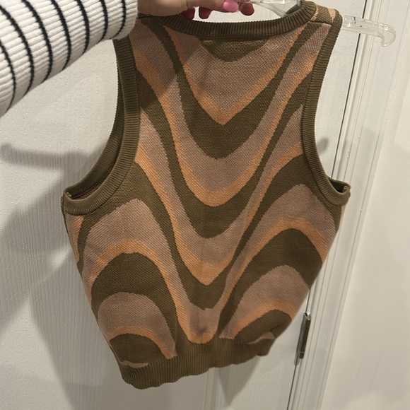 LIKE NEW Brown wavy tank sweater! Size XS Daisy Street - Picture 3 of 4